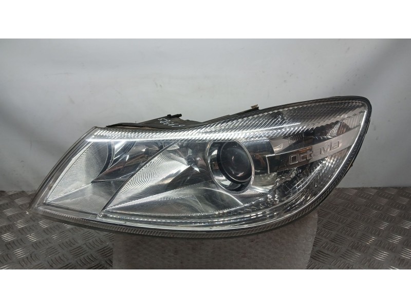 Recambio de faro izquierdo para skoda octavia ii (1z3) 1.6 tdi referencia OEM IAM 1Z1941017S HELLA 1EL24705213