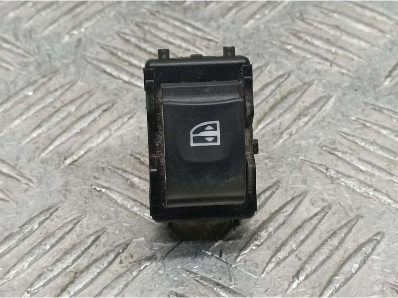 Recambio de mando elevalunas trasero izquierdo para renault captur zen referencia OEM IAM 254218614R  