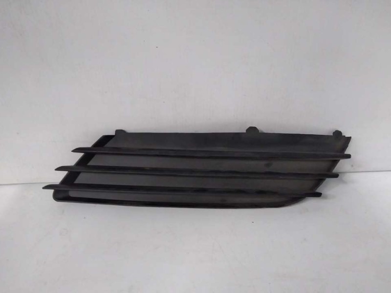 Recambio de rejilla paragolpes derecha para opel astra h berlina referencia OEM IAM JUM22323062  