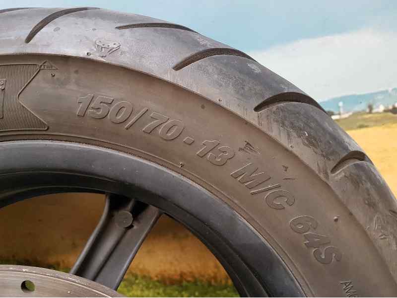 Recambio de rueda completa para kymco super drink referencia OEM IAM TRASERA LLANTA: 13X4.0 NEUMATICO: 150/70-13 M/C 64S