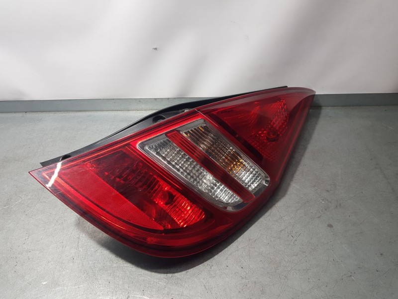 Recambio de piloto trasero derecho para hyundai i30 classic referencia OEM IAM 924022R010  