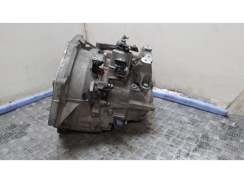 Recambio de caja cambios para opel zafira tourer excellente referencia OEM IAM 95518584  6 VELOCIDADES