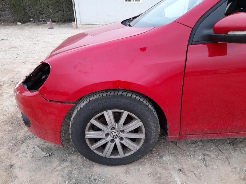 Recambio de aleta delantera izquierda para volkswagen golf vi (5k1) 2.0 tdi referencia OEM IAM 5K6821021B ROZADA 