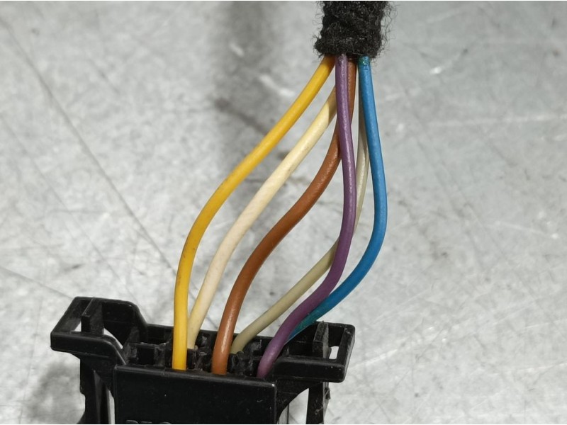 Recambio de retrovisor derecho para skoda fabia 1.0 mpi referencia OEM IAM   ELECTRICO 6 CABLES