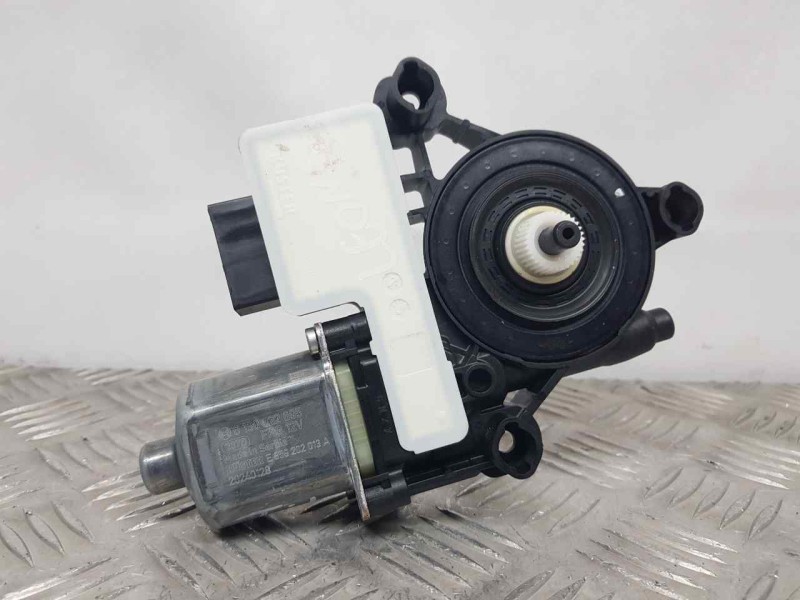 Recambio de motor elevalunas trasero izquierdo para cupra leon (5f16) tsi basis referencia OEM IAM 5Q0959407D  5 PINS