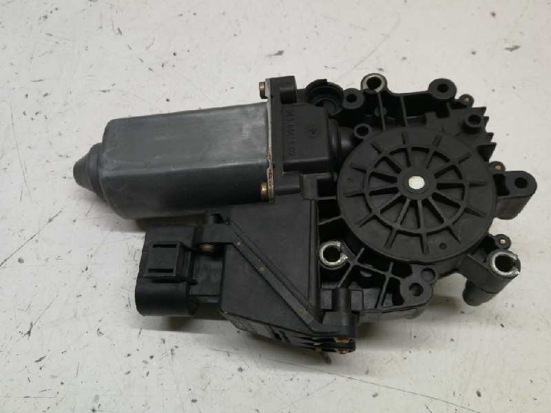 Recambio de motor elevalunas delantero izquierdo para audi a4 berlina (b5) 1.8 referencia OEM IAM 8D0959801  
