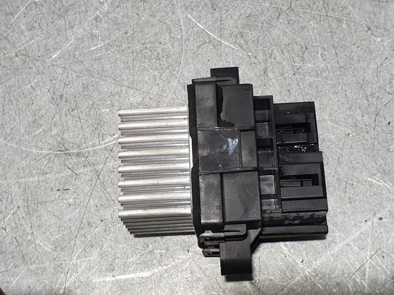 Recambio de resistencia calefaccion para opel astra j lim. 4türig selection referencia OEM IAM 13503201 F011500056 BOSCH