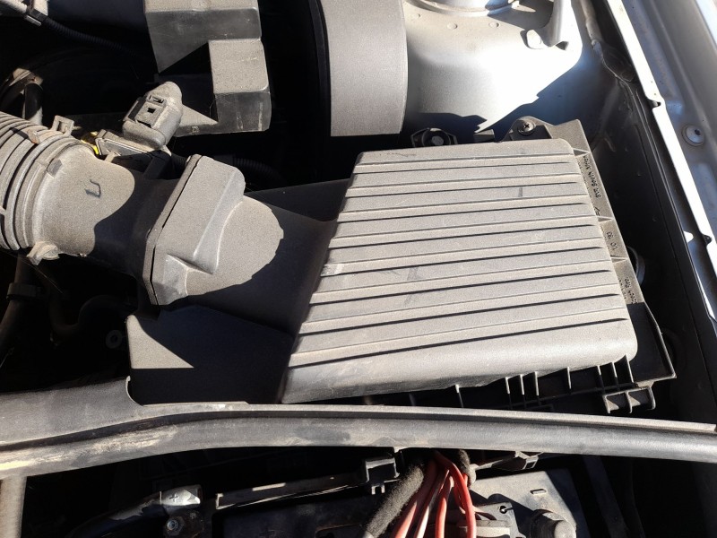 Recambio de carcasa filtro aire para audi a3 (8l1) 1.6 referencia OEM IAM 1J0129607S  