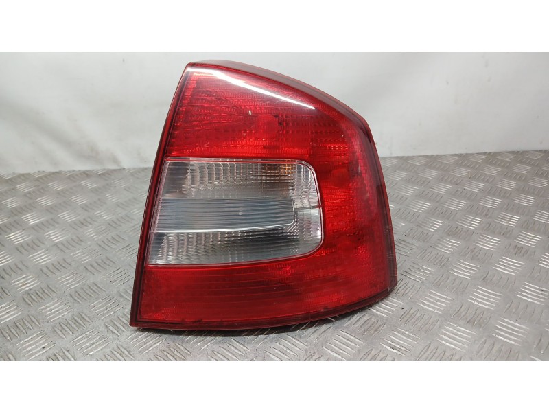 Recambio de piloto trasero derecho para skoda octavia ii (1z3) 1.6 tdi referencia OEM IAM 1Z5945112B ROZADO 