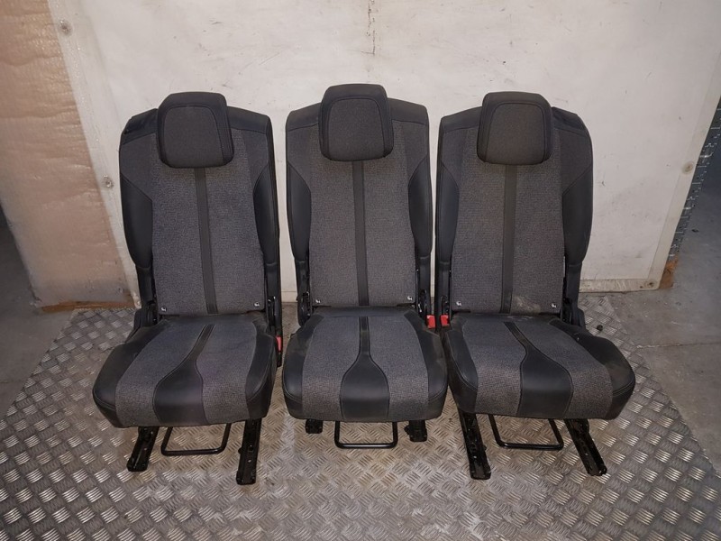 Recambio de asientos traseros para peugeot 5008 gt line referencia OEM IAM  TOCADOS PIEL