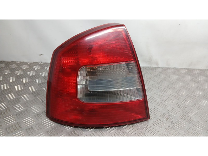 Recambio de piloto trasero izquierdo para skoda octavia ii (1z3) 1.6 tdi referencia OEM IAM 1Z5945111B ROZADO 