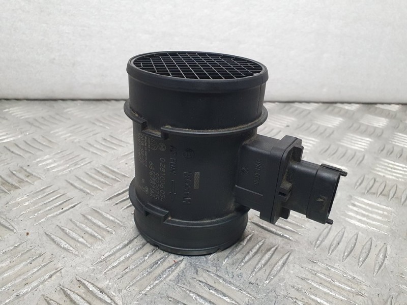 Recambio de caudalimetro para opel combo d cargo l2h1 2,4t referencia OEM IAM 68167871AA 0281006054 BOSCH