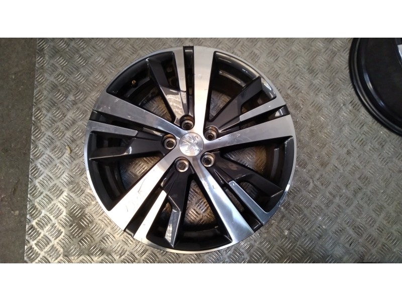 Recambio de juego llantas aluminio para peugeot 5008 allure referencia OEM IAM 7.5X18 5 TORN ET49 ALUMINIO 
