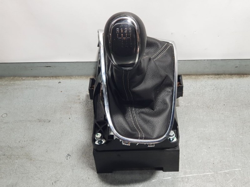 Recambio de palanca cambio para opel astra j lim. 4türig selection referencia OEM IAM 55501044  CON GATILLO