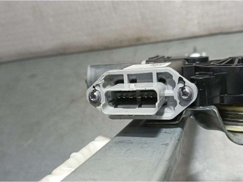 Recambio de elevalunas delantero izquierdo para renault trafic furgón l1h1 2,9t referencia OEM IAM 807216280R 93867659 ELECTRICO