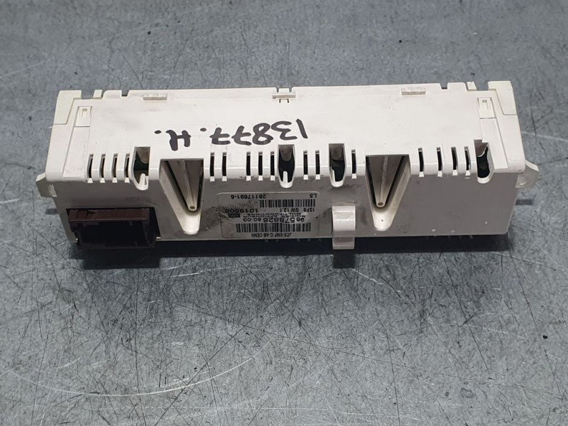 Recambio de pantalla multifuncion para citroën c4 coupe collection referencia OEM IAM 9657882880 281176918 BOITIER