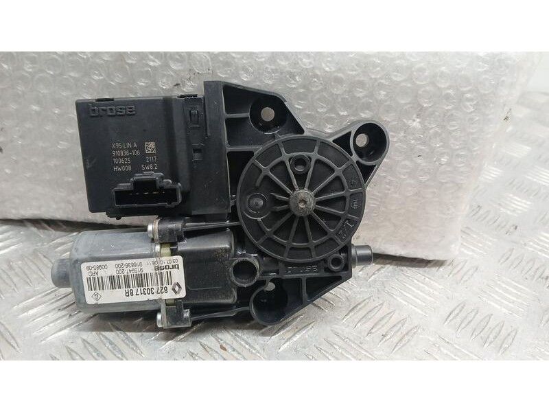 Recambio de motor elevalunas trasero derecho para renault scenic iii emotion referencia OEM IAM 827303178R BROSE 915947200