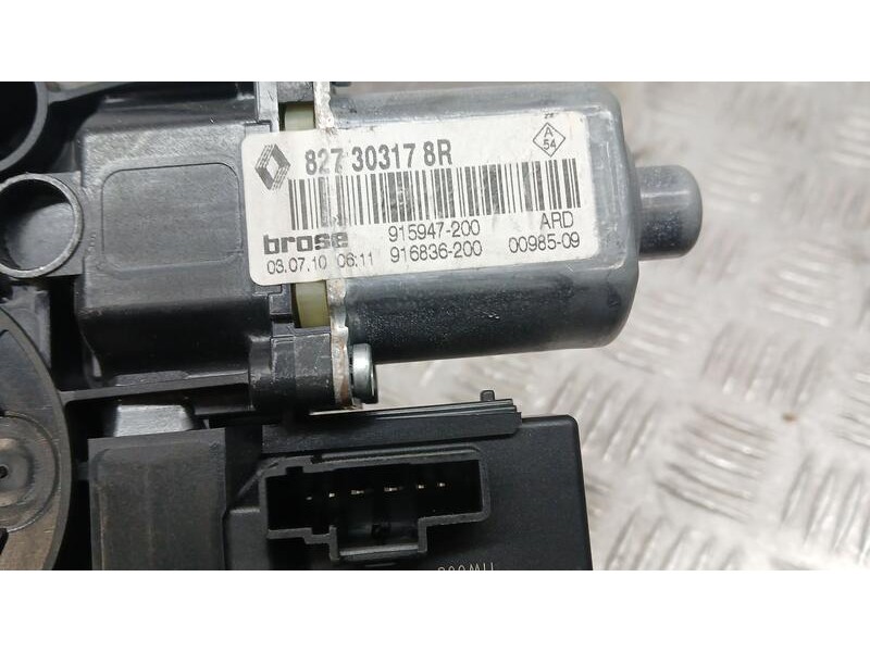 Recambio de motor elevalunas trasero derecho para renault scenic iii emotion referencia OEM IAM 827303178R BROSE 915947200