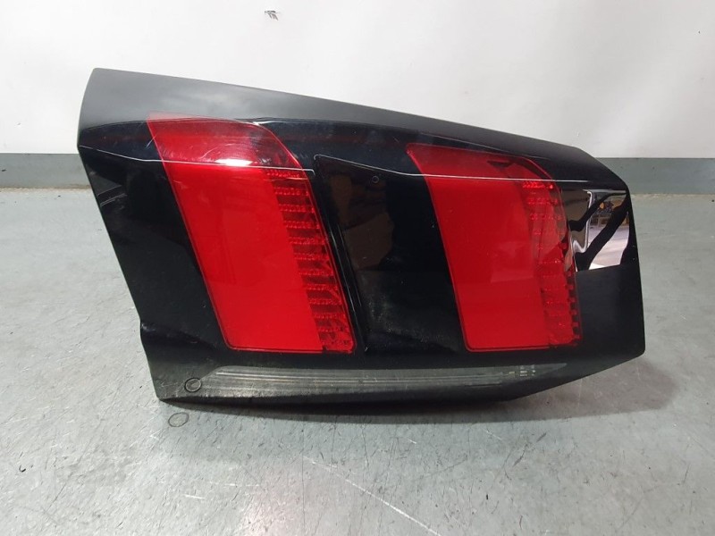Recambio de piloto trasero izquierdo para peugeot 5008 gt line referencia OEM IAM 9811027880  INTERIOR