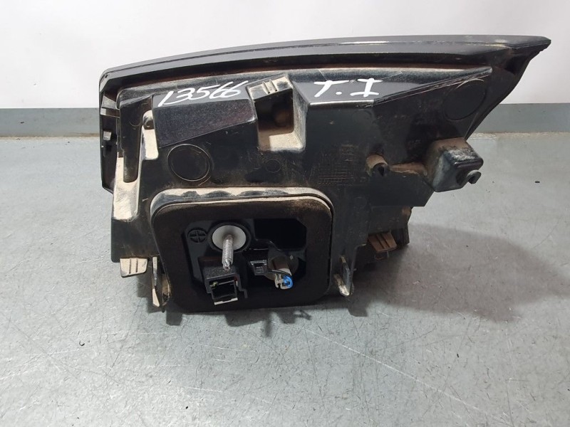 Recambio de piloto trasero izquierdo para peugeot 5008 gt line referencia OEM IAM 9811027880  INTERIOR