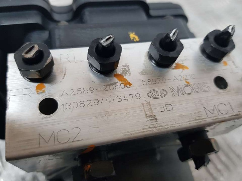 Recambio de abs para kia cee´d drive referencia OEM IAM 58920A2210 A258920500 MOBIS