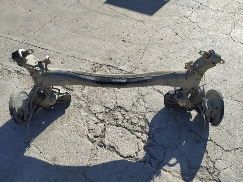 Recambio de puente trasero para peugeot 5008 gt line referencia OEM IAM 1647872280 5 TORNILLOS DISCOS