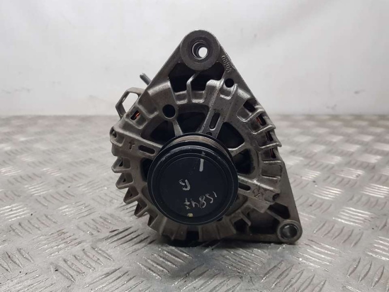 Recambio de alternador para kia cee´d drive referencia OEM IAM 373002A850 2611067 VALEO