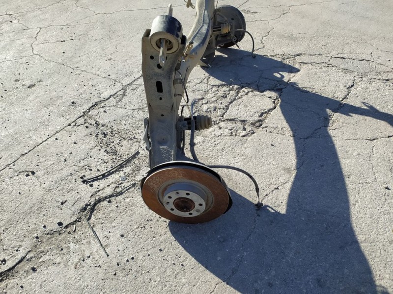 Recambio de puente trasero para peugeot 5008 gt line referencia OEM IAM 1647872280 5 TORNILLOS DISCOS