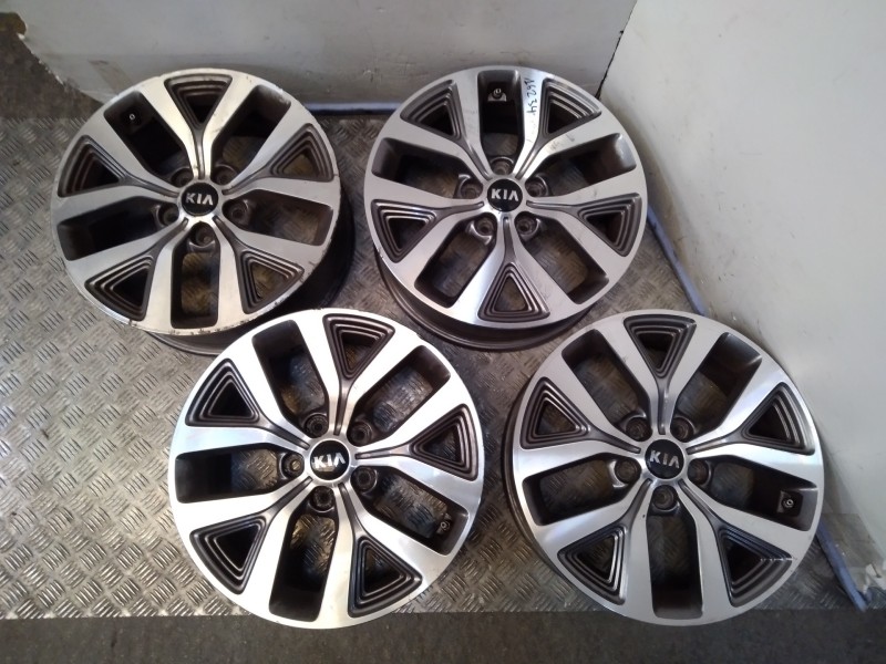 Recambio de juego llantas aluminio para kia sportage x-tech 4x2 referencia OEM IAM 6.5X17 5 TORN ET40 ALUMINIO 