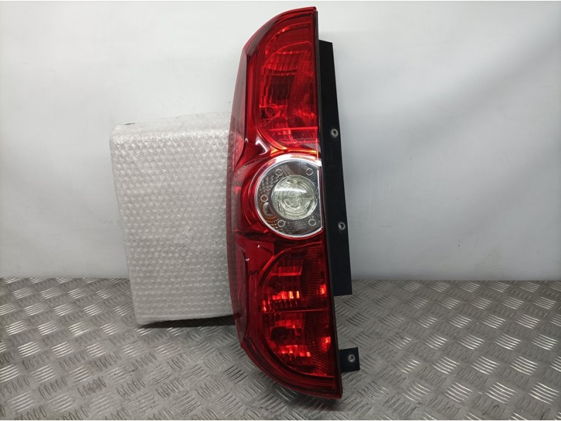 Recambio de piloto trasero izquierdo para fiat doblo pop referencia OEM IAM 02038299900010  MAKO ROZADO