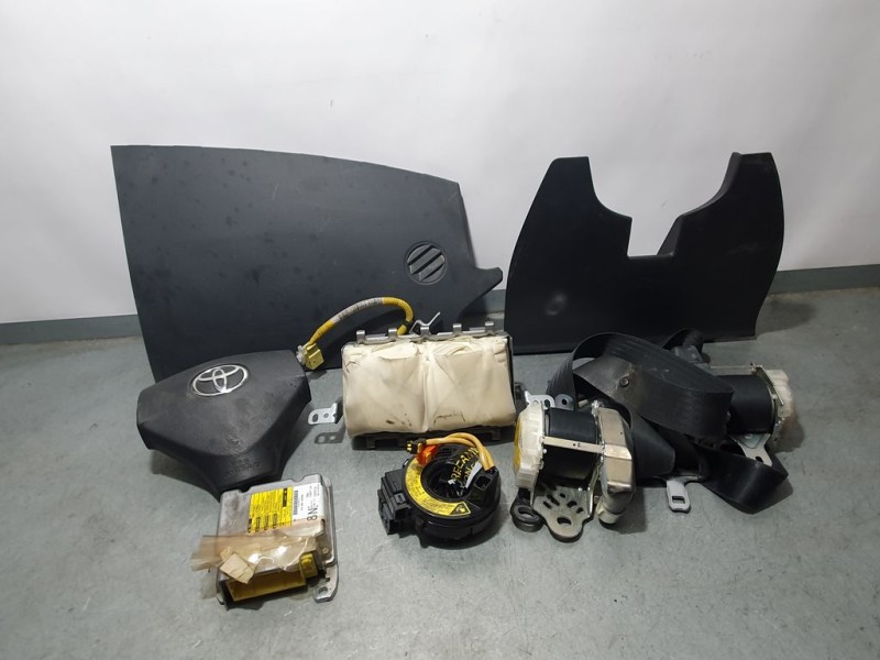 Recambio de kit airbag para toyota corolla verso (r1) 2.2 d-4d luna referencia OEM IAM   C/PRETENSORES Y AIRBAG RODILLAS