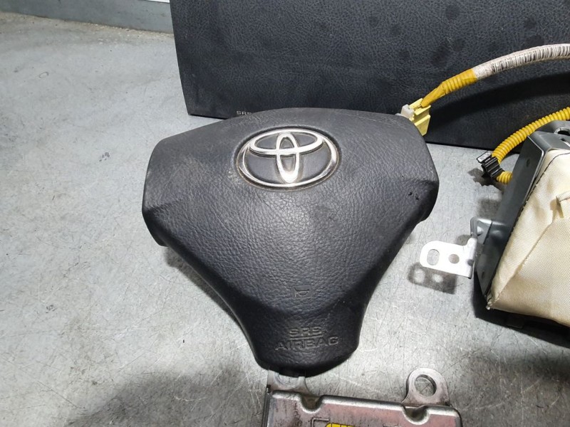 Recambio de kit airbag para toyota corolla verso (r1) 2.2 d-4d luna referencia OEM IAM   C/PRETENSORES Y AIRBAG RODILLAS