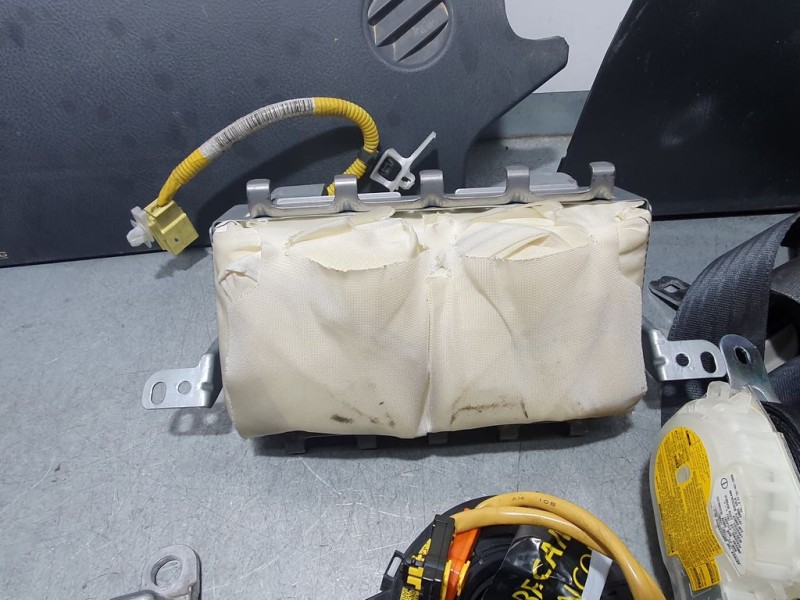 Recambio de kit airbag para toyota corolla verso (r1) 2.2 d-4d luna referencia OEM IAM   C/PRETENSORES Y AIRBAG RODILLAS