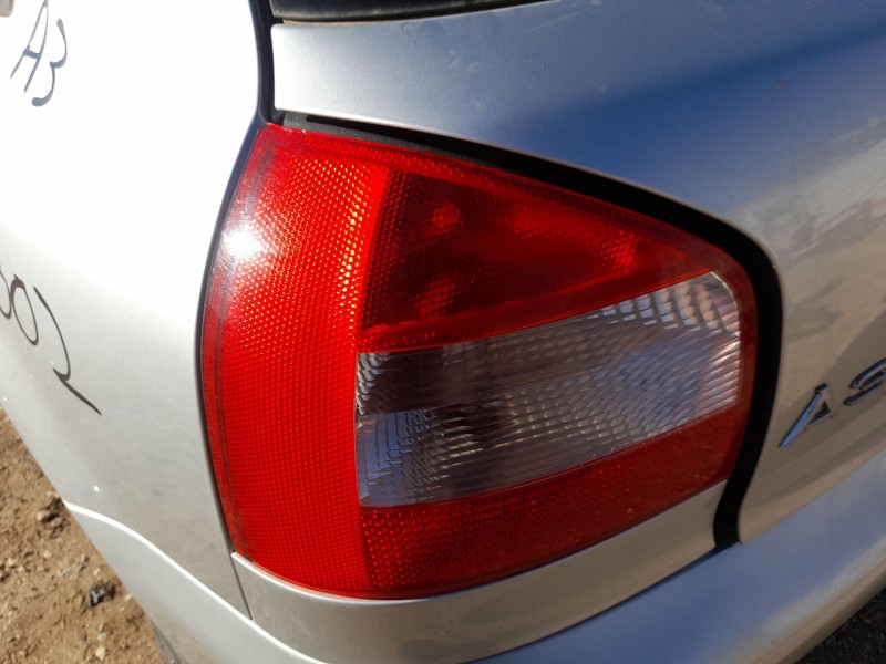 Recambio de piloto trasero izquierdo para audi a3 (8l1) 1.6 referencia OEM IAM 8L0945095A  