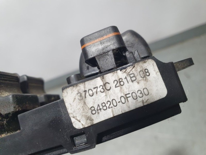 Recambio de mando elevalunas delantero izquierdo para toyota corolla verso (r1) 2.2 d-4d luna referencia OEM IAM 37073C261B 8482