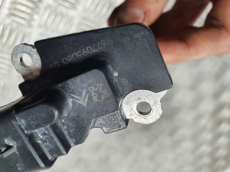 Recambio de caudalimetro para peugeot rifter access standard referencia OEM IAM 9677093080 AFH50M27 HITACHI