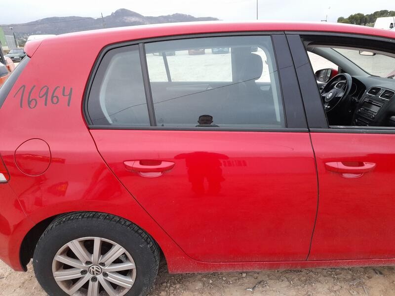 Recambio de puerta trasera derecha para volkswagen golf vi (5k1) 2.0 tdi referencia OEM IAM 5K6833056K  