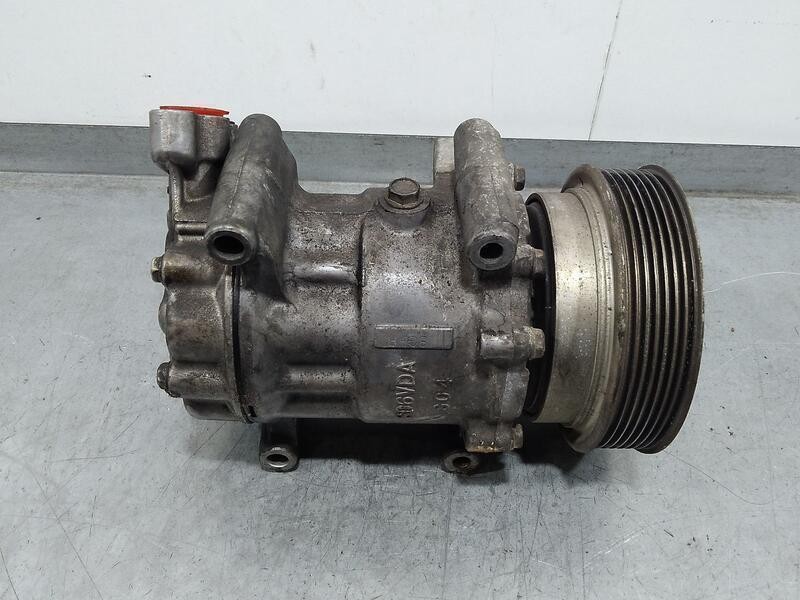 Recambio de compresor aire acondicionado para renault clio iii luxe privilege referencia OEM IAM 8200819568  Sanden