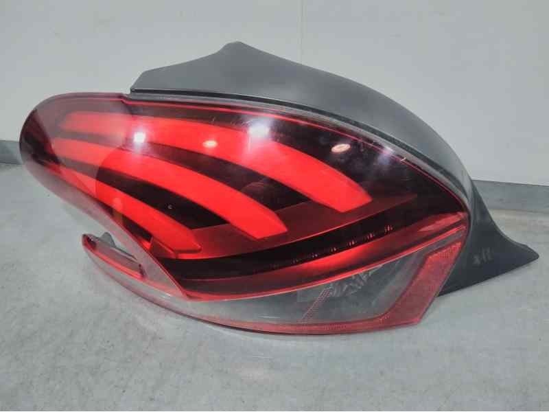 Recambio de piloto trasero izquierdo para peugeot 208 signature referencia OEM IAM 9825601280  