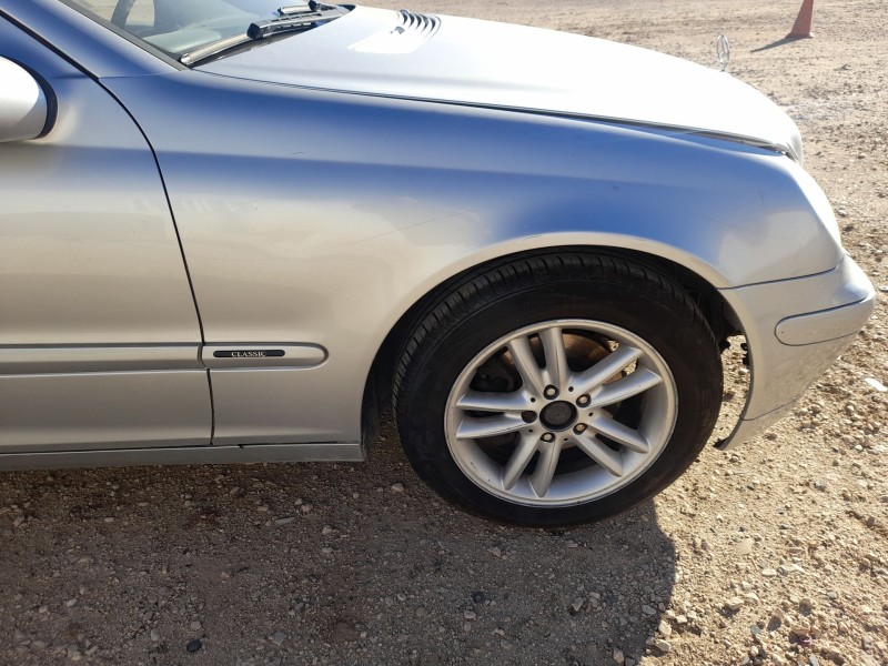 Recambio de aleta delantera derecha para mercedes-benz clase c t-model (s203) c 220 cdi (203.206) referencia OEM IAM A2038800218