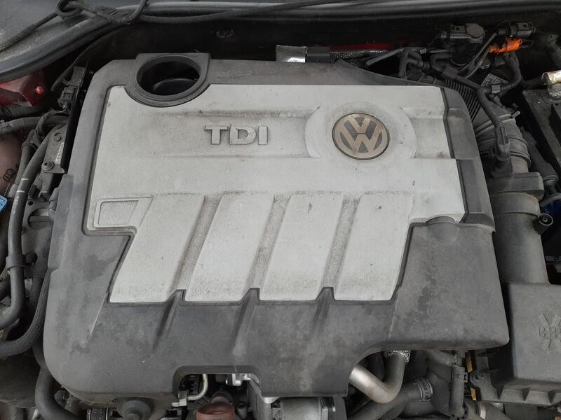 Recambio de tapa motor para volkswagen golf vi (5k1) 2.0 tdi referencia OEM IAM 03L103925AM  
