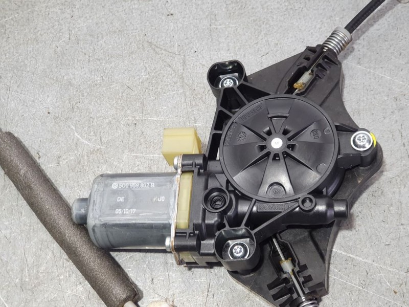 Recambio de elevalunas delantero derecho para skoda superb (3v3) active referencia OEM IAM 3V0837462A  ELECTRICO 2 PINS