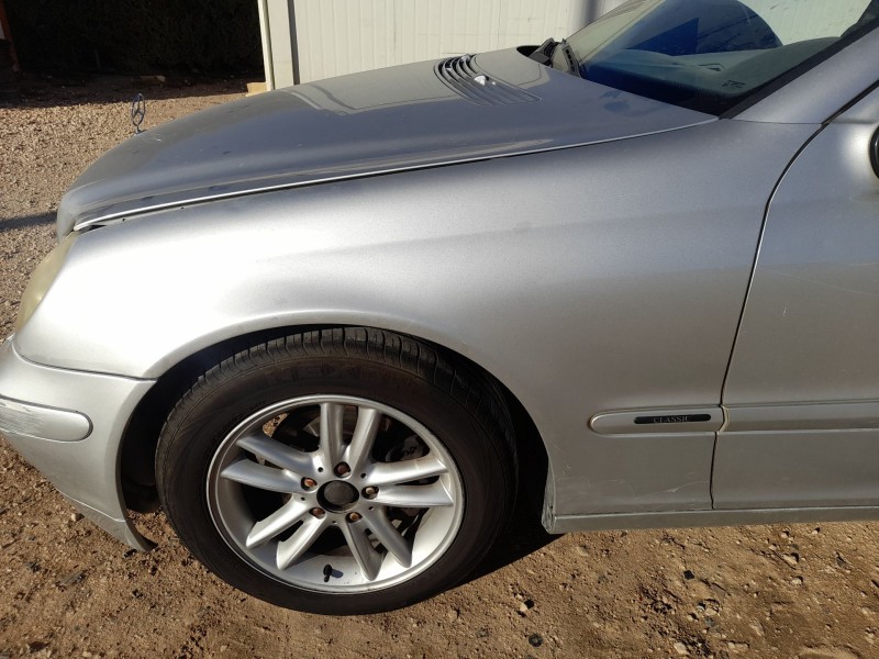 Recambio de aleta delantera izquierda para mercedes-benz clase c t-model (s203) c 220 cdi (203.206) referencia OEM IAM A20388001