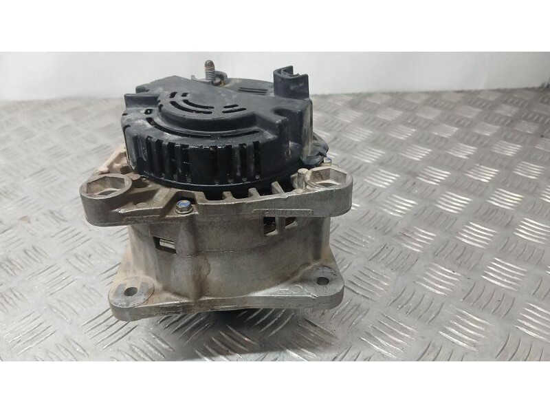 Recambio de alternador para renault trafic caja cerrada (ab 4.01) furgon referencia OEM IAM 7711134316 11001984 SG12B096