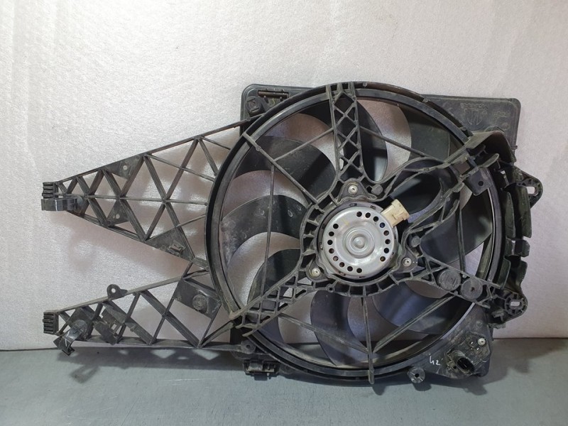 Recambio de electroventilador para opel combo d cargo l2h1 2,4t referencia OEM IAM 95509899  