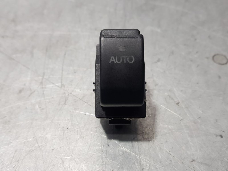 Recambio de mando elevalunas delantero derecho para toyota corolla (e12) 1.6 sol berlina 3/5 referencia OEM IAM 37077B276C 84810