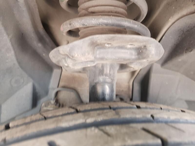 Recambio de amortiguador delantero derecho para nissan qashqai ii (j11, j11_) 1.5 dci referencia OEM IAM E43024EA3A  