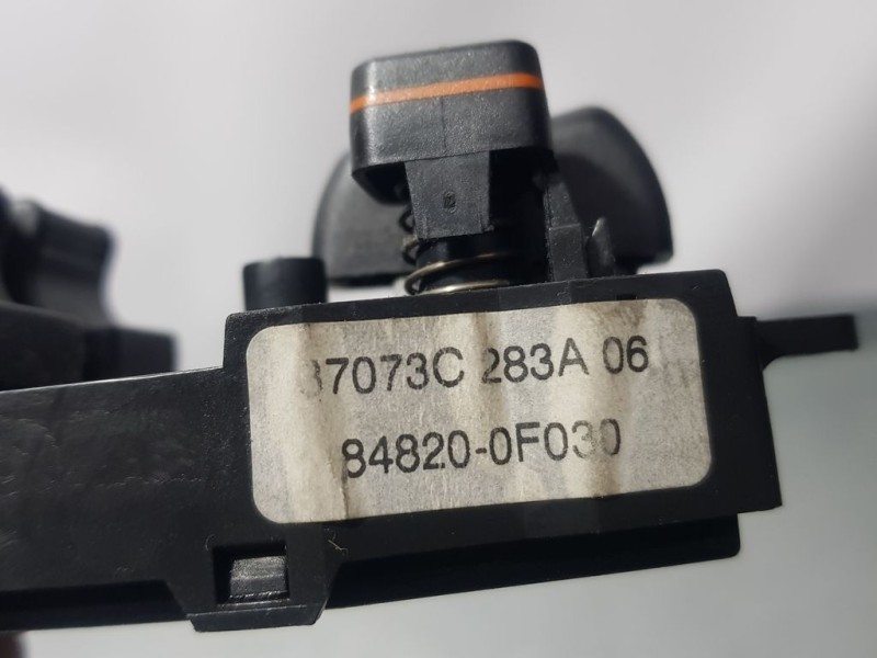 Recambio de mando elevalunas delantero izquierdo para toyota corolla (e12) 1.6 sol berlina 3/5 referencia OEM IAM 848200F030 370