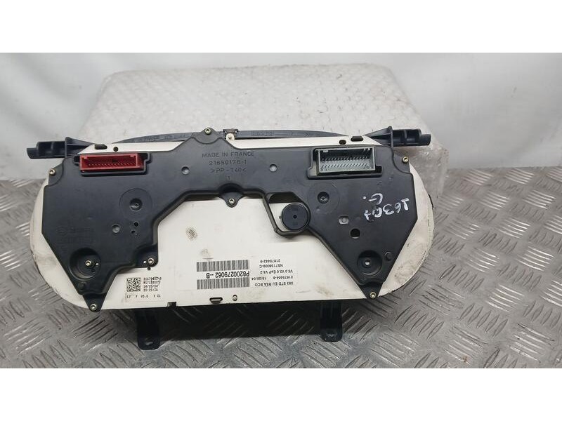 Recambio de cuadro instrumentos para renault trafic caja cerrada (ab 4.01) furgon referencia OEM IAM 8200279062B  216754429