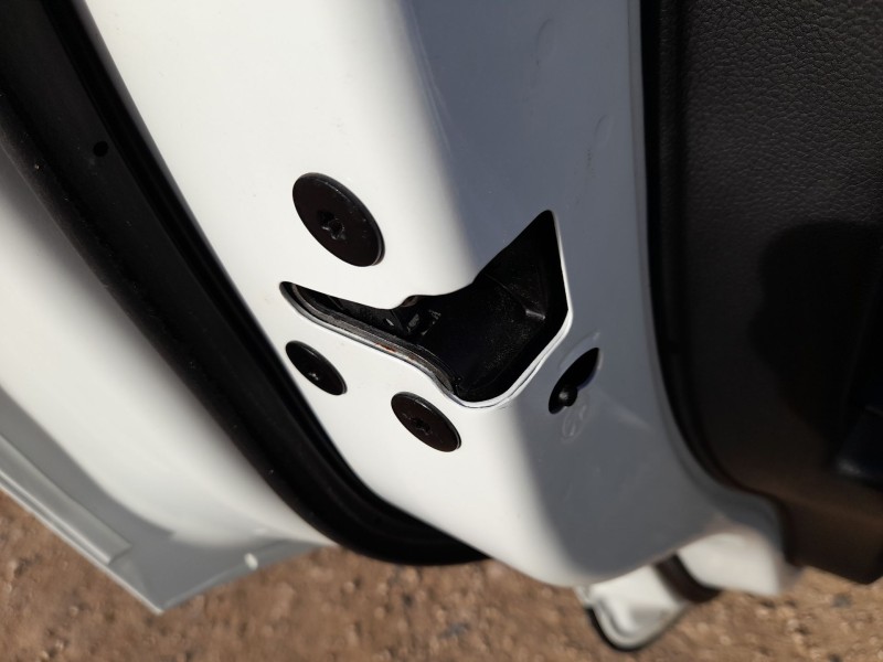 Recambio de cerradura puerta trasera izquierda para mg zs suv (azs1) 1.0 t-gdi referencia OEM IAM 10845782  